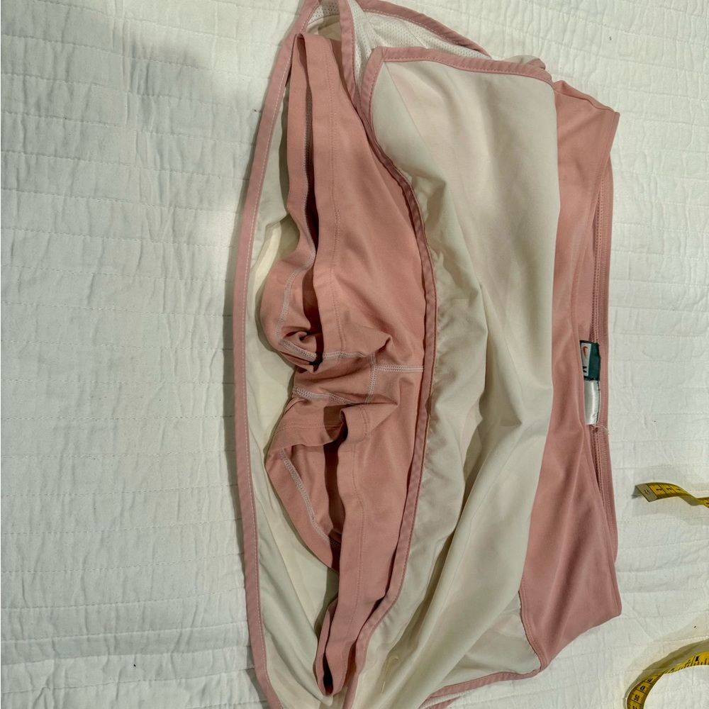 Vintage Nike Women's White and Pink Tennis Skort - Picture 3 of 6